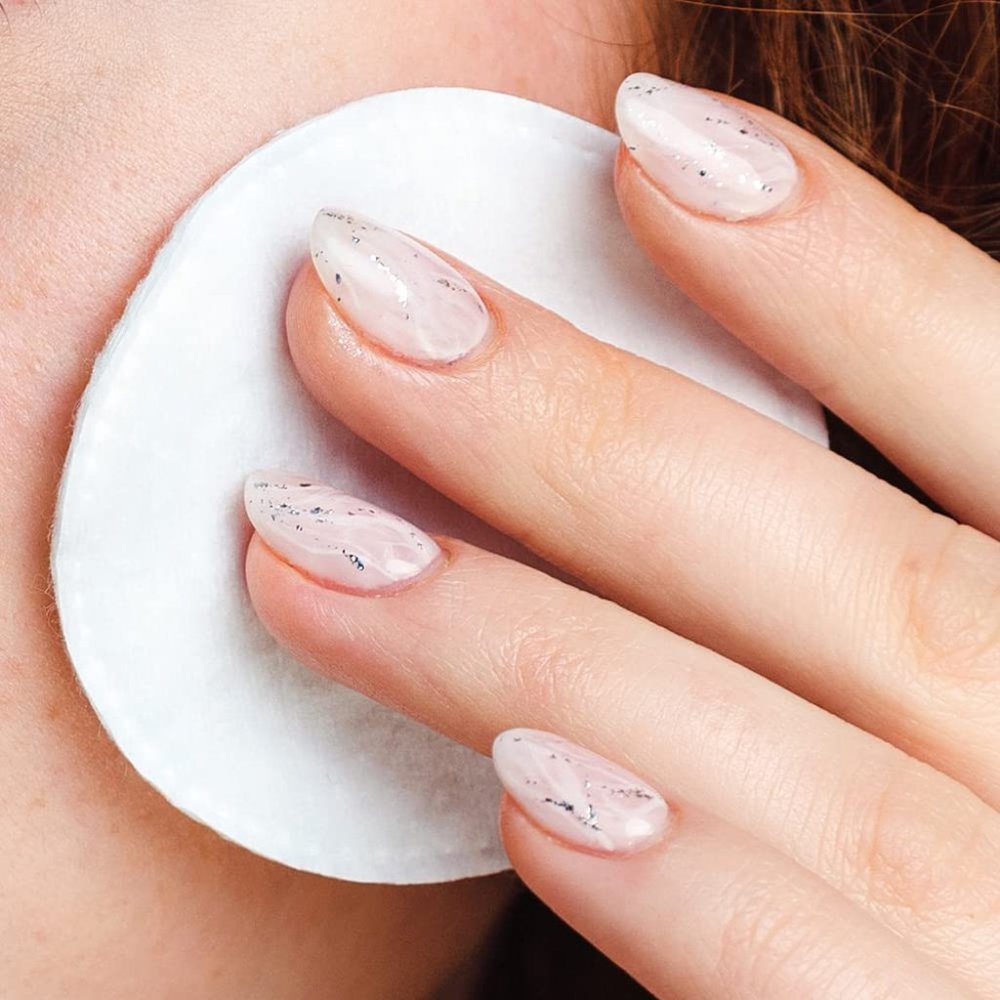 Amazon Basics Exfoliating Cotton Rounds - Picture 6 of 8